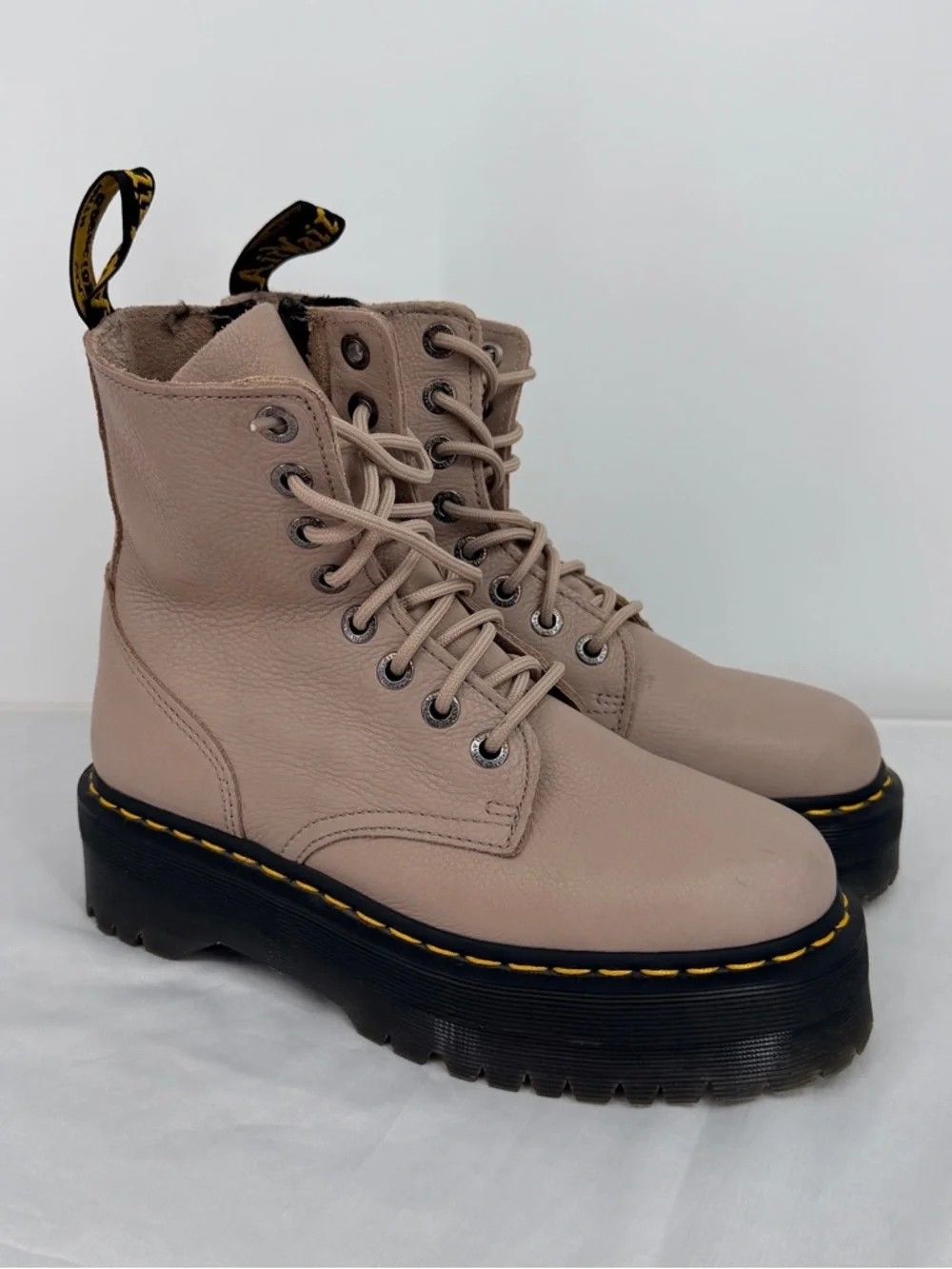 Dr Martens Jadon III Platform Boots Beige Leather Size 7 Women
